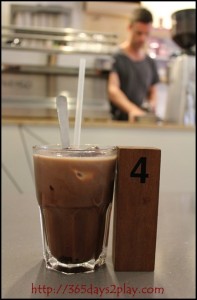 40Hands-Iced-Chocolate_thumb.jpg
