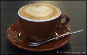 DannsPescetarianCafeCafeLatte2_thumb.jpg