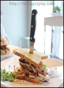 Soho7-Chicken-Bacon-Swiss-Cheese-n-Avocado-Burger-3_thumb.jpg