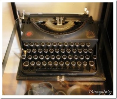 Papa Palheta Old Typewriter