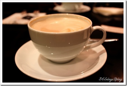 Canele cafe latte