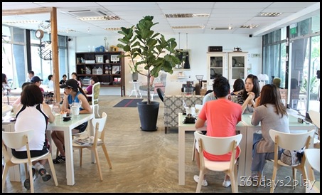 Egg3 Cafe - Dining Area