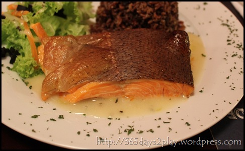 Pink - Baked Salmon with Low-fat Leek & Onion Sauce