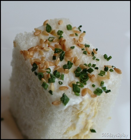 The Knolls - Egg Samdwich with sesame seed top