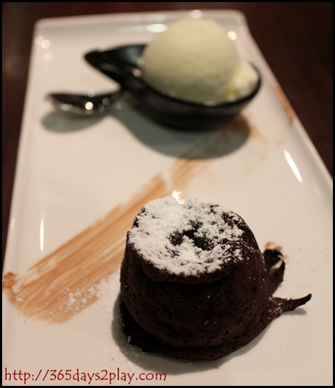 Dozo - Warm Chocolate Cake with Ice Cream