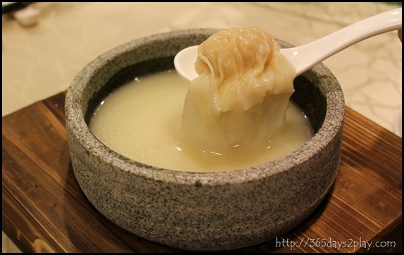 Wanton with Chicken in Shark’s Bone Cartilage Soup