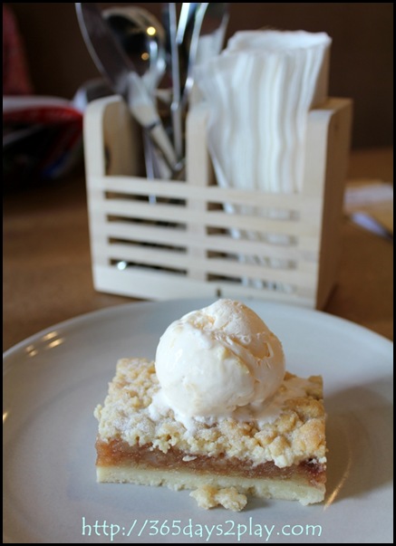 Broun Cafe Apple Crumble with Ice Cream