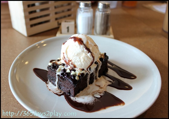 Broun Cafe Brownie w Ice Cream