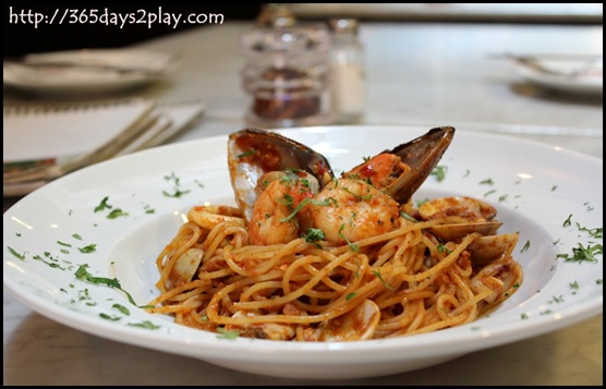 Mont Calzone pizza & pasta -Sambal marinara pasta