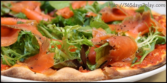 Mont Calzone pizza & pasta - Smoked salmon pizza