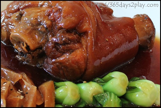 Zhou's kitchen - Pork shank with mantou (3)