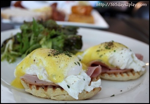 Blackbird Cafe - Eggs Benny