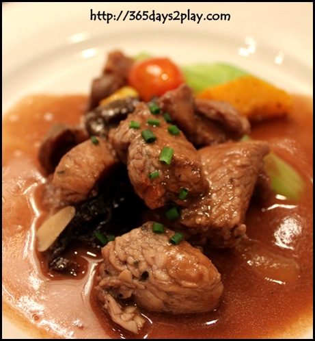 Rendezvous Hotel - Stewed turkey breast with chestnut and prune in red wine sauce