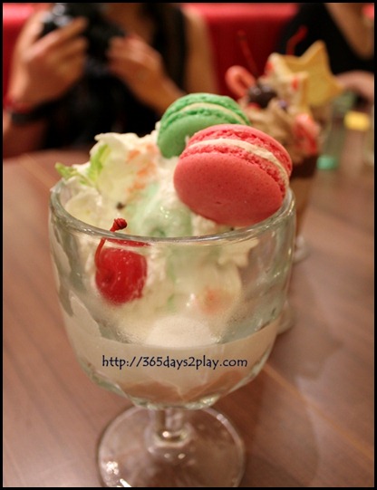 Swensens - Merri-mint Macaroon Ice Cream