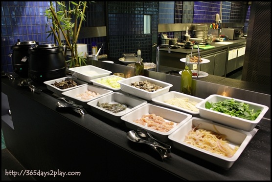 Crowne Plaza Changi Airport Azur Restaurant - Do it yourself steamboat