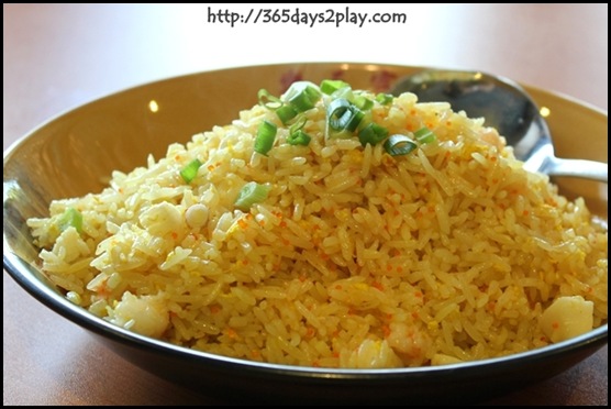 Paradise Inn - Fried rice with prawns and roe (2)