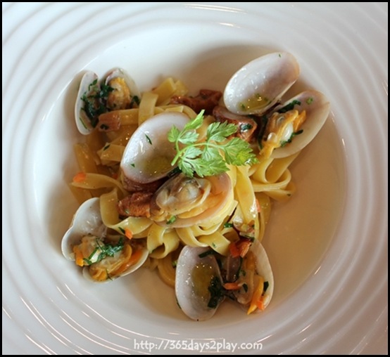 Il Lido - Linguine with Clams and Chanterelle Mushrooms