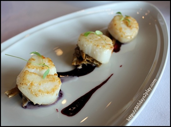 Il Lido - Roasted Scallops with Chanterelle Mushrooms and Blueberry Caramel