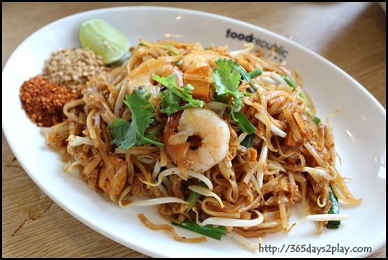 Food Republic @ 112 Katong - Bangkok Gem Stall Pad Thai with Prawns $6