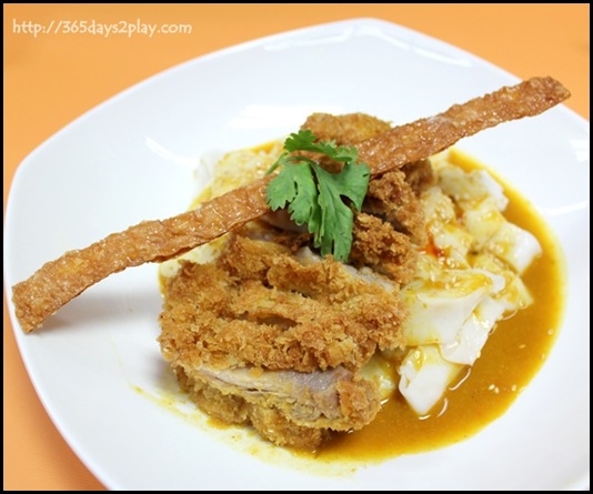 Fan Play Savouries - Singapore Curry with Chicken Cutlet Chee Cheong Fun