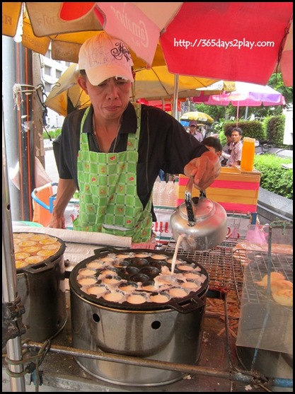 Bangkok Roadside Food Stalls (15)