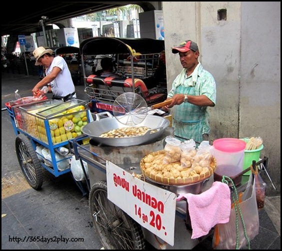 Bangkok Roadside Food Stalls (3)