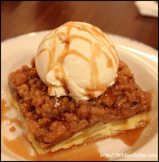 Hard Rock Cafe - Apple Crumble with Haagen Dazs Ice Cream