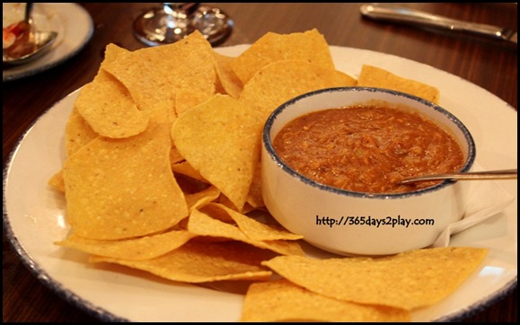 Hard Rock Cafe - Singapore Chilli Crab Sauce with Nachos (2)