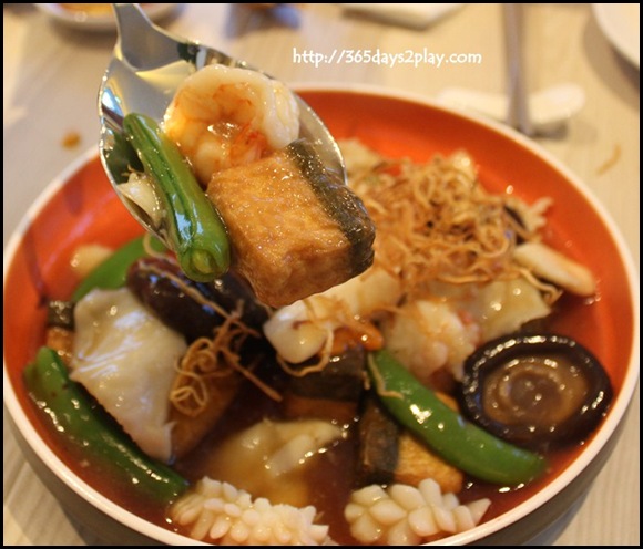 Boxing Crab Seafood Restaurant - Braised home made wheat tofu with seafood