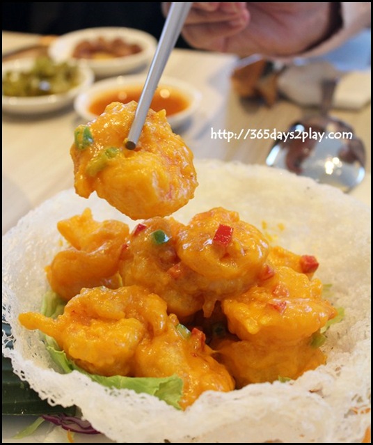 Boxing Crab Seafood Restaurant - Wok fried prawn with salted yolk