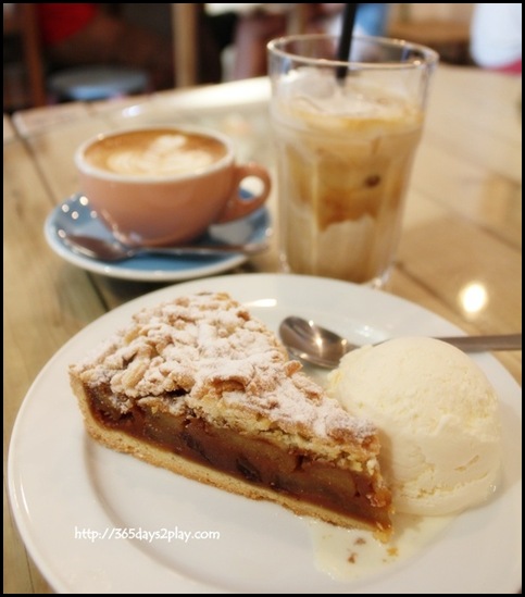 Strangers' Reunion - Apple Crumble with Ice Cream