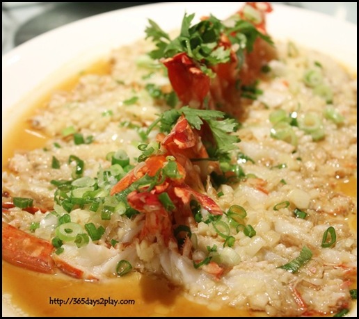 Majestic Bay - é‡‘é“¶è’œè’¸å¼€è¾¹ç”Ÿè™¾ Steamed, live prawns, minced garlic (Market price $70 per kg on 8th Nov 2012) (2)