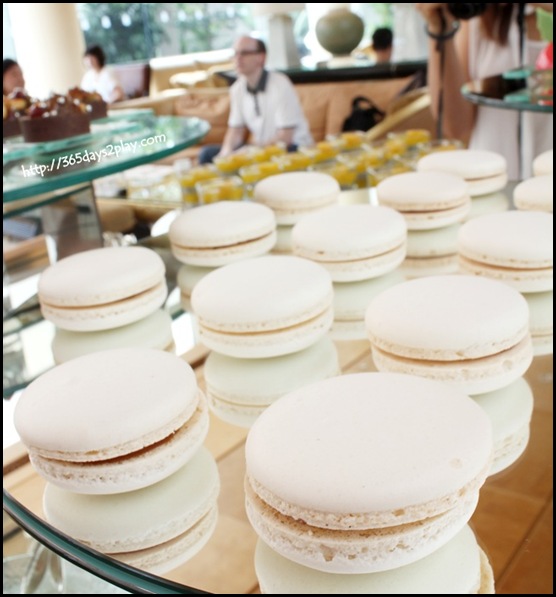 Ritz Carlton Chihuly Lounge Winter Afternoon Tea - Caramel Macaroon (2)