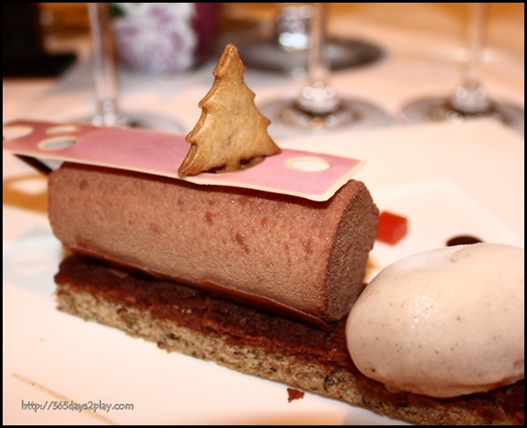 St Regis Brasserie Les Saveurs - Chocolate mousse, hazelnut feuilletine, gingerbread sorbet (6)