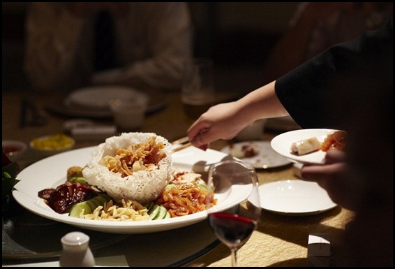 Four Seasons Hotel Wedding - Jellyfish, Wasabi Prawn Roll, Roasted Duck, Crispy Silver Fishes and Drunken Chicken) (3)