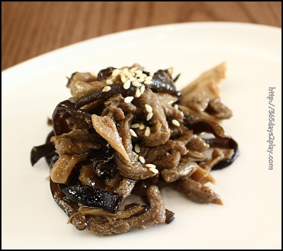 ShuangRenHsu - Strips of pork and black fungus