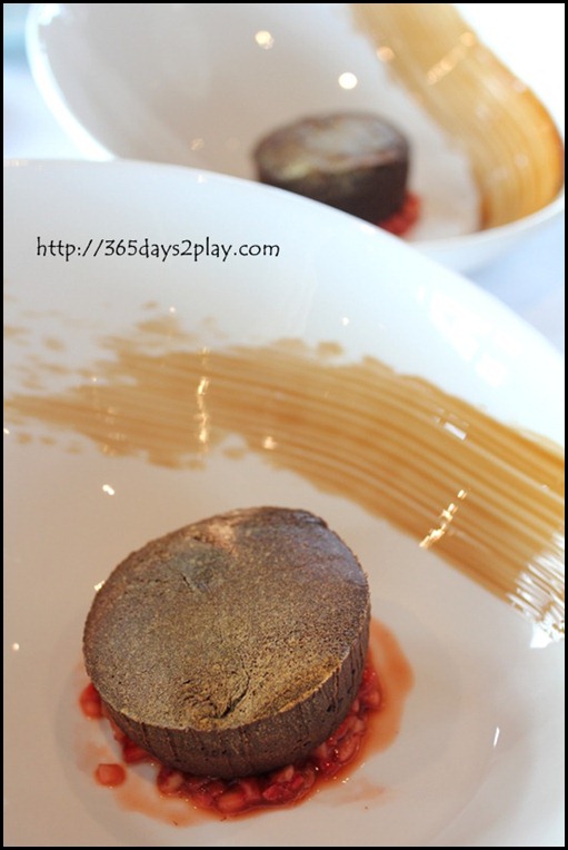 Il Lido Sentosa -  Molten Lava Chocolate Cake with Strawberries and Balsamic (2)