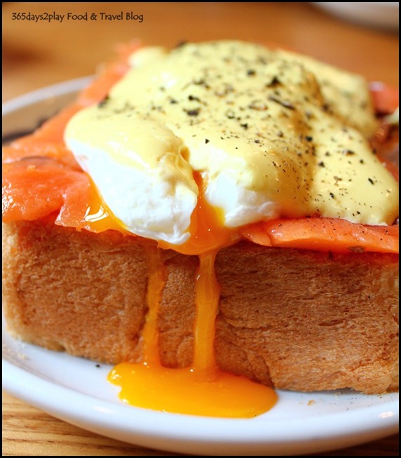 Group Therapy Cafe - Eggs Benedict with Smoked Salmon (1)