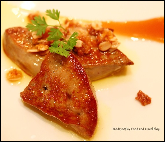 Restaurant Gourmet de l'Ile - Pan-Fried Foie Gras, butter muesli, apple compote & Caramel (2)