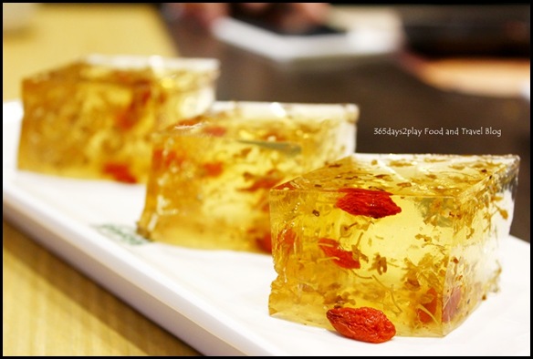 Tim Ho Wan - Tonic Medlar & Osmanthus Petal Cake (2)