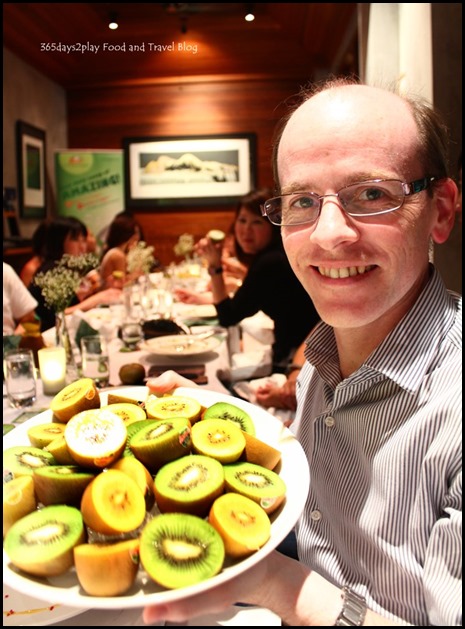 Kiwi with kiwifruits