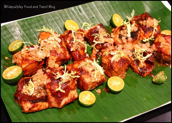 Sambal Stingray on Banana Leaf (2)