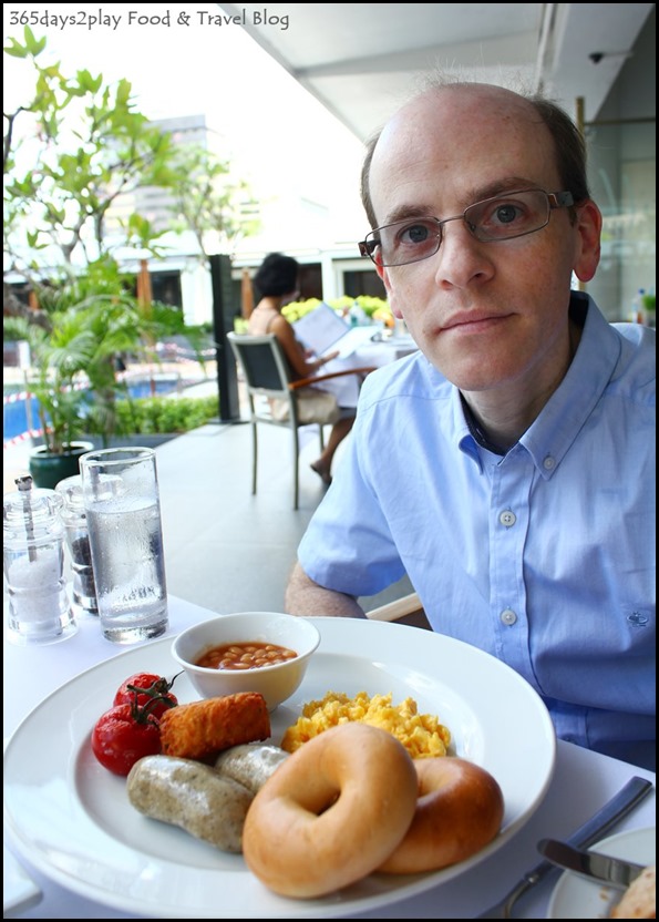 Brunch at The Pool Grill at Marriott Hotel (1)