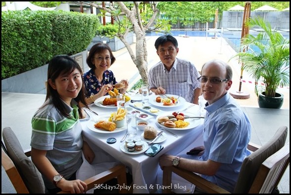 Brunch at The Pool Grill at Marriott Hotel (2)