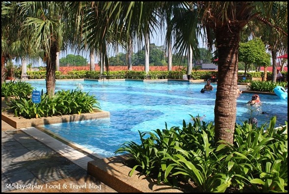 Hotel Equatorial Swimming Pool