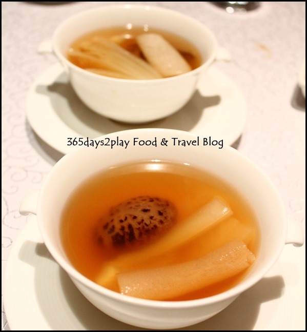 Yan Ting St Regis - Double boiled bamboo pith consomme with chinese cabbage and mushroom (1)