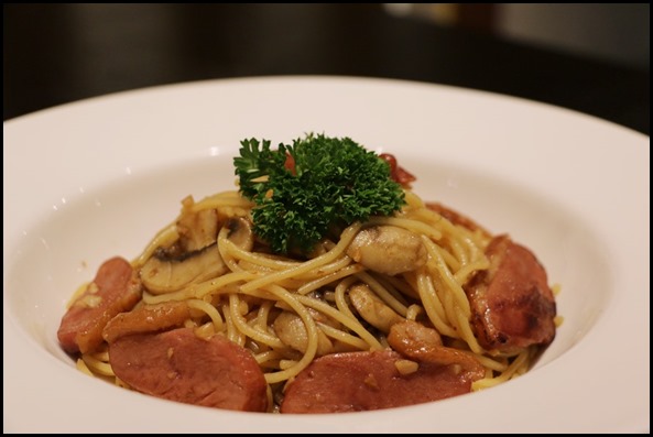 Coffee Nowhere - Smoked Duck Aglio Olio $15.80