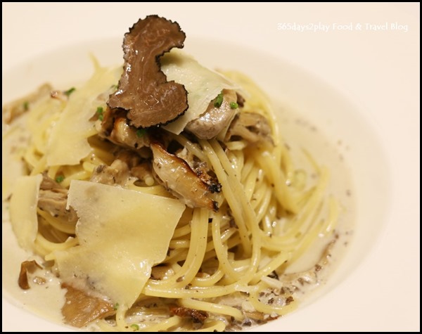 Dazzling Cafe - Black Truffle and Wild mushroom Spaghetti $24.90  (1)
