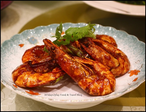 Fengshui Inn Resorts World Singapore - Pan fried prawns with premium soya sauce