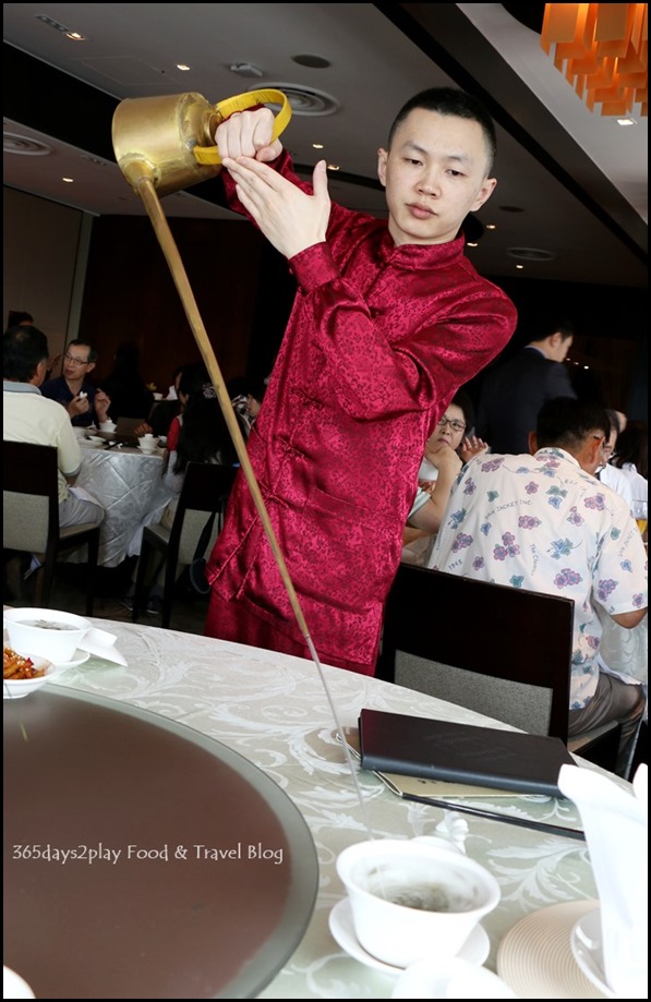 Sichuan Douhua - Tea Pouring